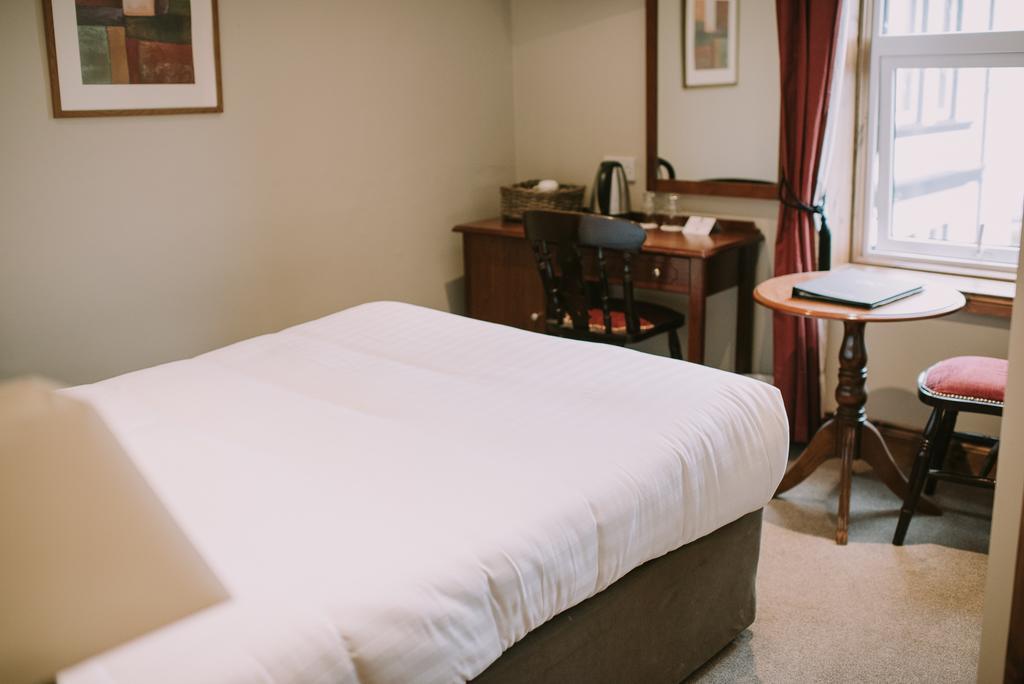 Royal Valentia Hotel Knights Town Esterno foto