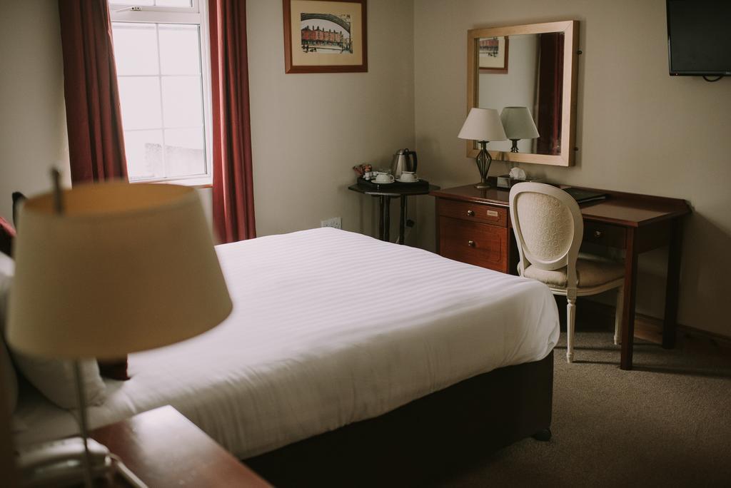 Royal Valentia Hotel Knights Town Esterno foto