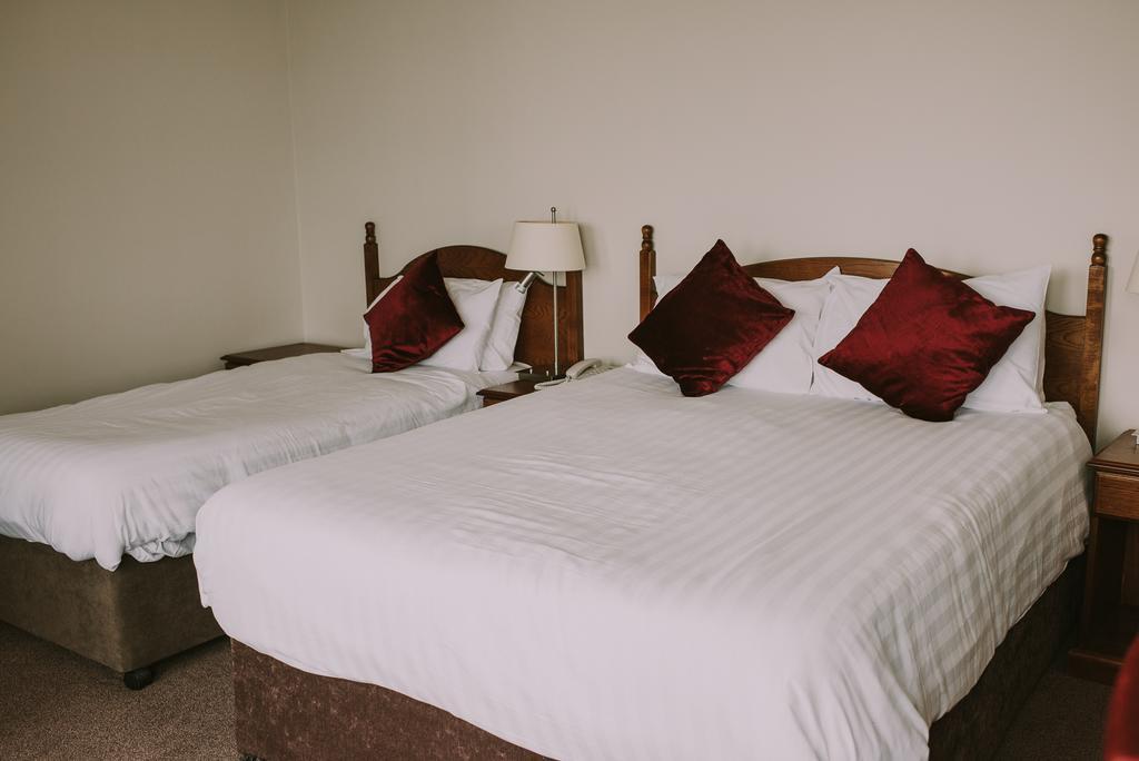 Royal Valentia Hotel Knights Town Esterno foto