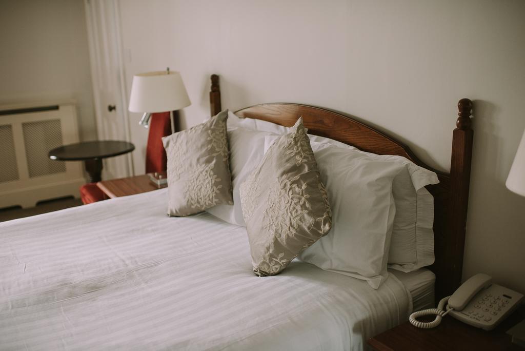 Royal Valentia Hotel Knights Town Esterno foto
