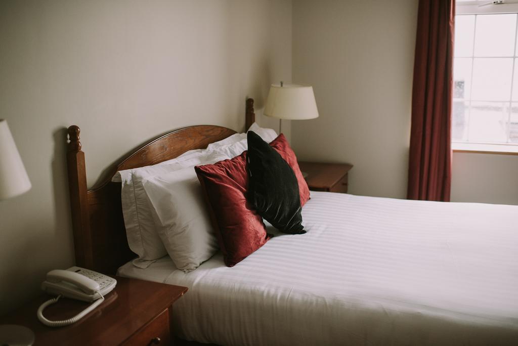 Royal Valentia Hotel Knights Town Esterno foto